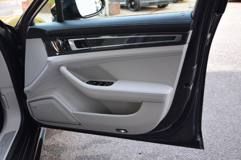 Porsche Panamera Turbo Sport Turismo Auto 215520