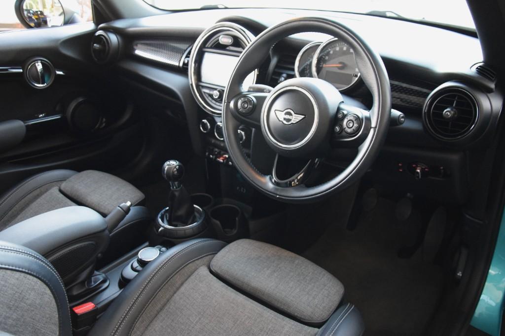 Mini Cooper 2.0 'S' Convertible Chilli Pack  22718