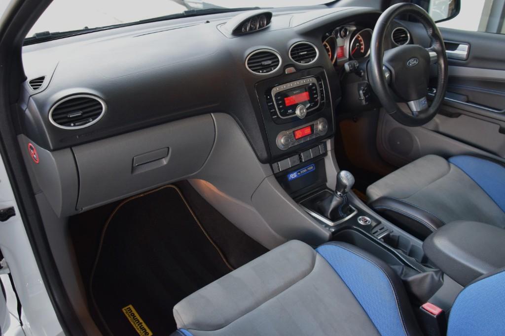 Ford Focus  2.5 RS Manual  22722