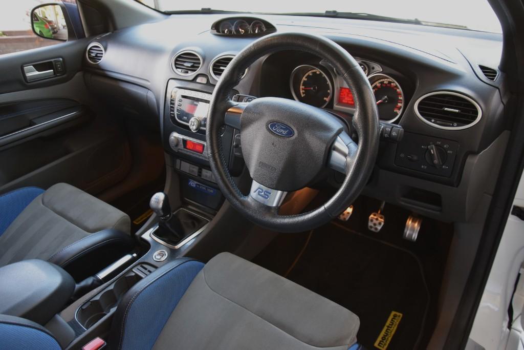 Ford Focus  2.5 RS Manual  22728