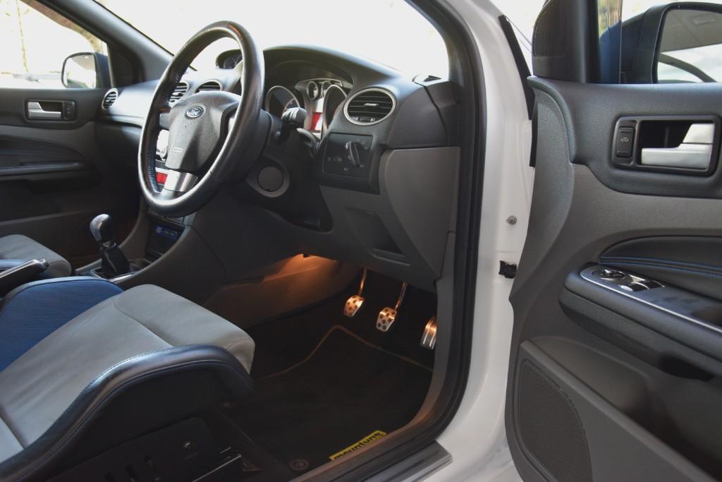 Ford Focus  2.5 RS Manual  22729